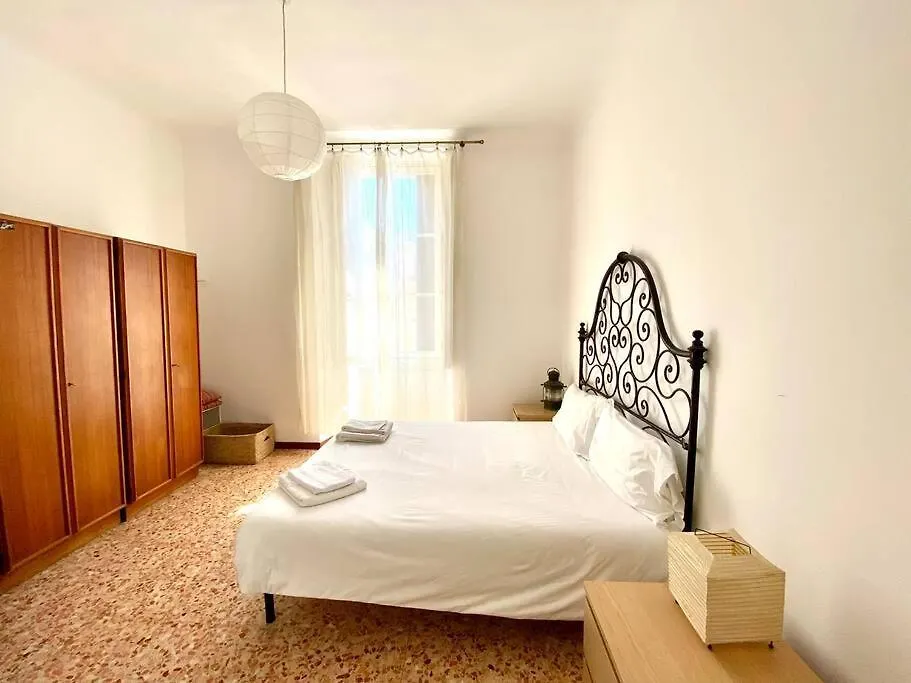 Apartment Casa Stazione Centrale, Corso Buenos Aires, Milano Italy
